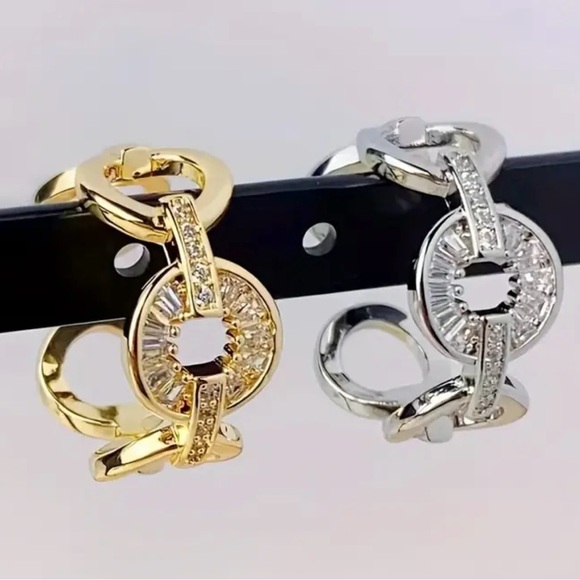 New, Adjustable Gold and Silver Hypoallergenic Women's Ring with Cubic Zirconia. - Picture 3 of 6